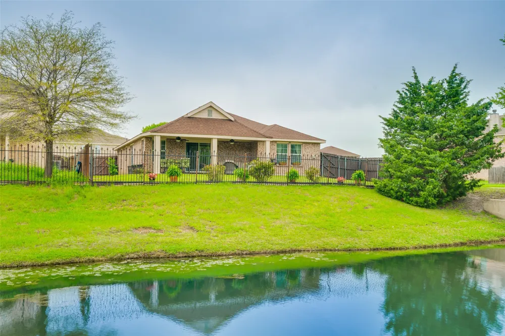 2035 Matagorda Lane Grand Prairie, TX 75052