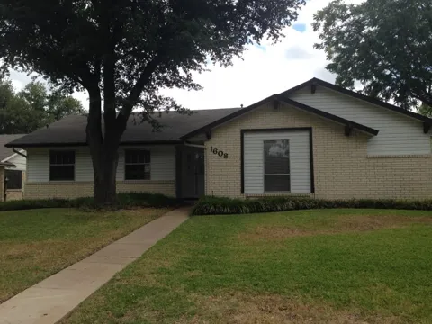 1608 Glenhill Lane