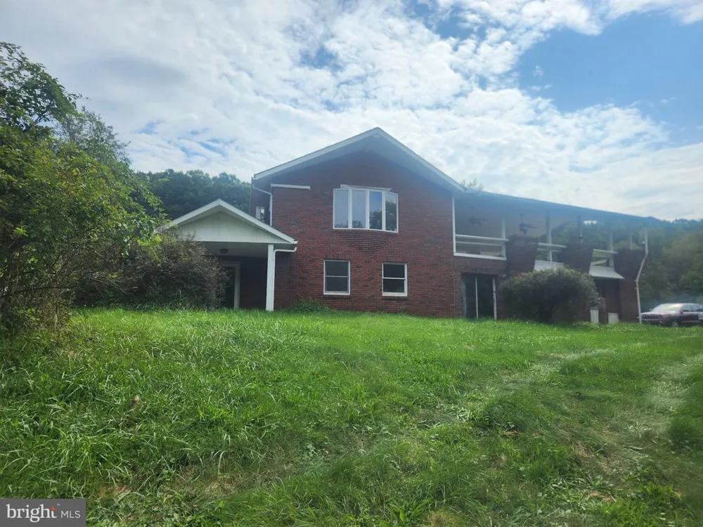 17059 SMITH VALLEY ROAD Mapleton Depot, PA 17052