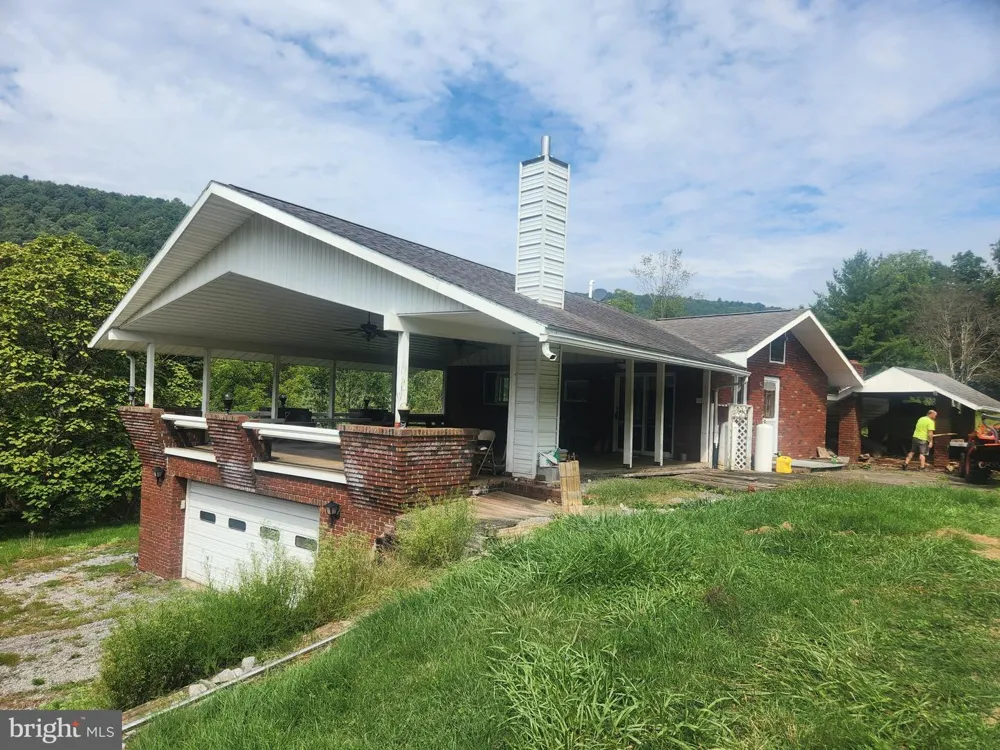 17059 SMITH VALLEY ROAD Mapleton Depot, PA 17052