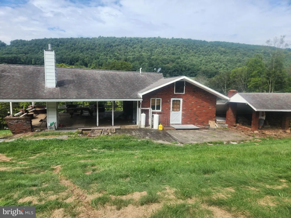17059 SMITH VALLEY ROAD Mapleton Depot, PA 17052