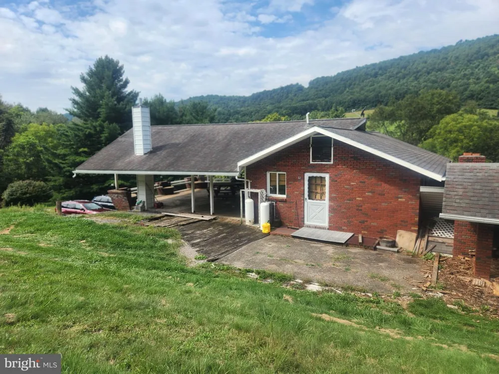 17059 SMITH VALLEY ROAD Mapleton Depot, PA 17052