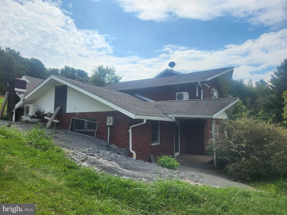 17059 SMITH VALLEY ROAD Mapleton Depot, PA 17052