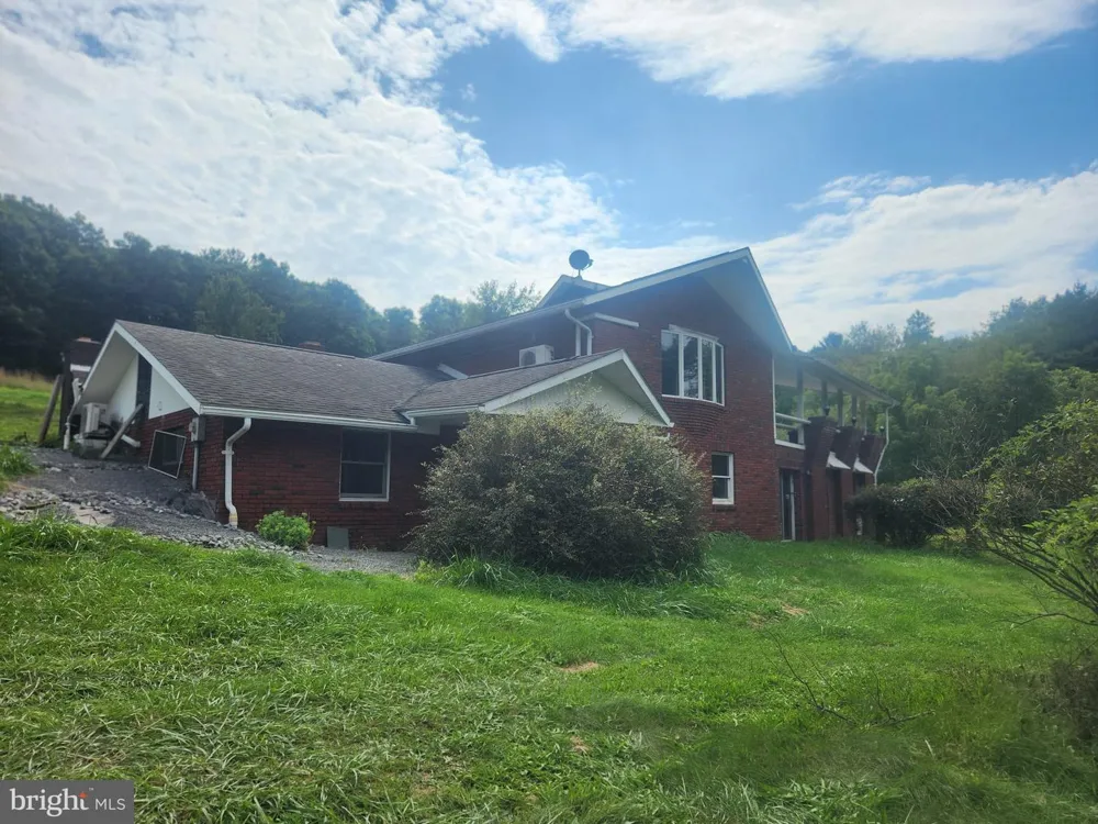 17059 SMITH VALLEY ROAD Mapleton Depot, PA 17052