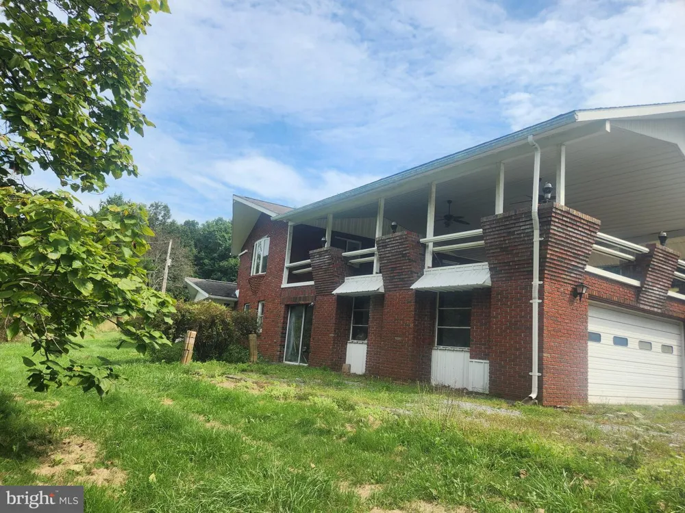 17059 SMITH VALLEY ROAD Mapleton Depot, PA 17052