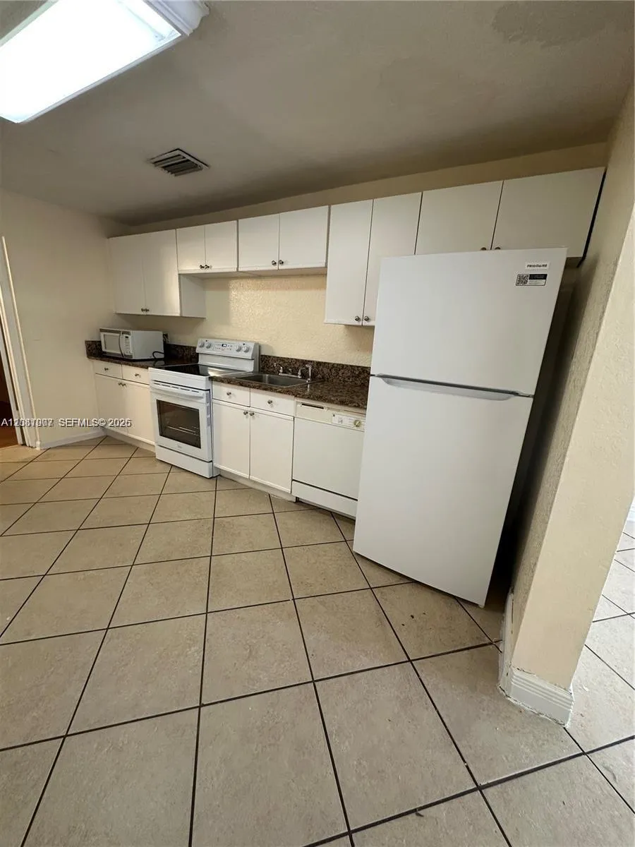 4041 SW 50th St Dania Beach, FL 33314