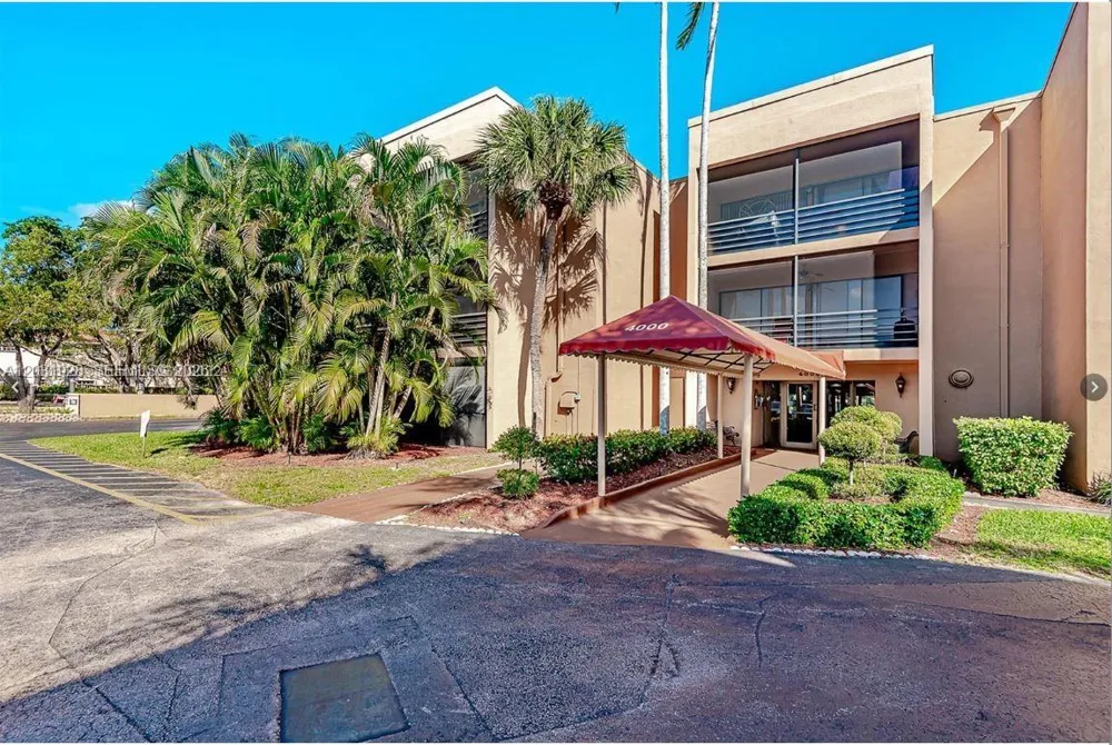 4000 Hills Dr #29 Hollywood, FL 33021