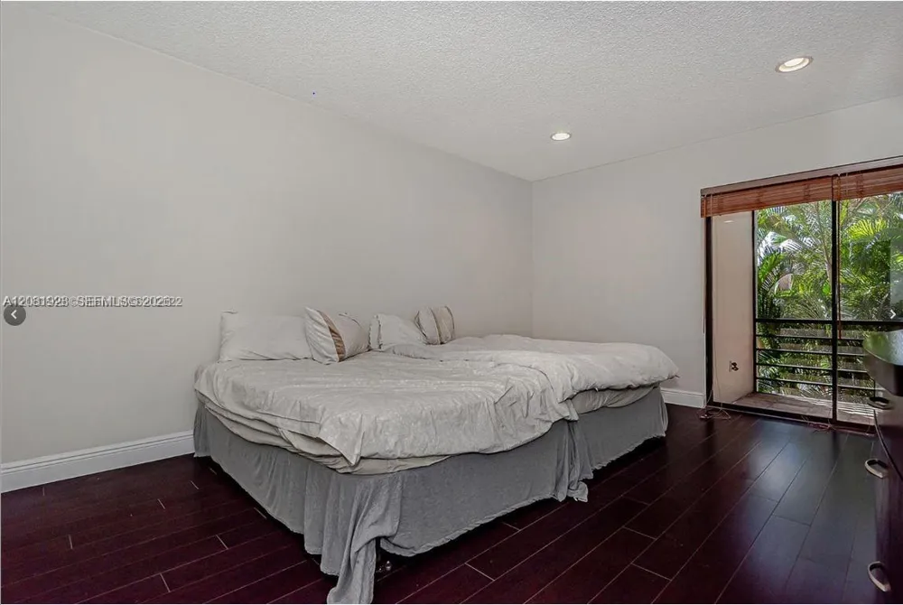 4000 Hills Dr #29 Hollywood, FL 33021