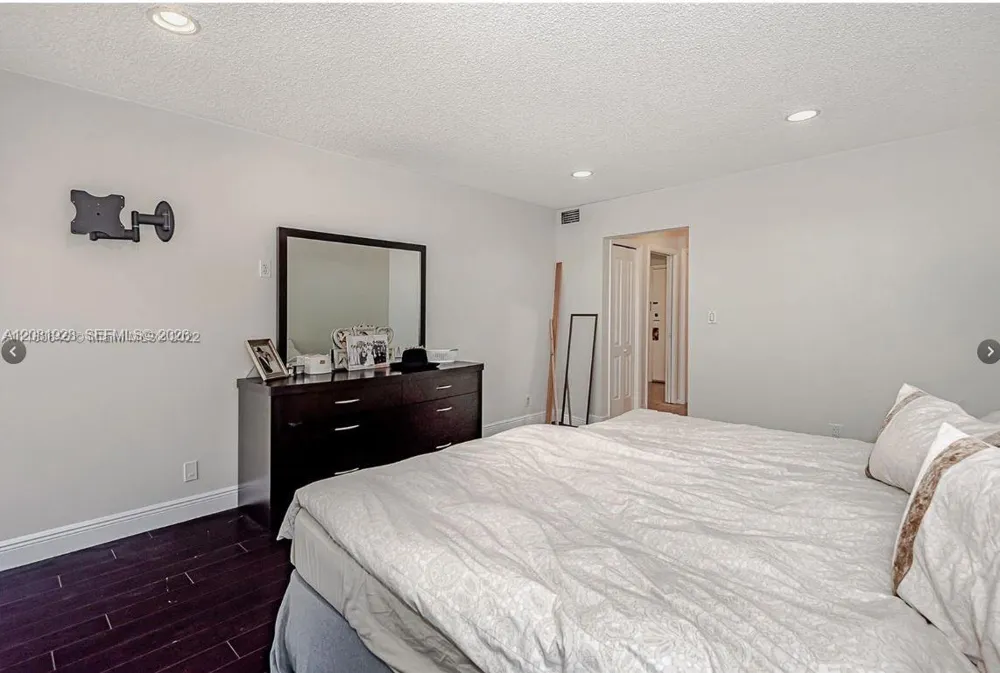 4000 Hills Dr #29 Hollywood, FL 33021