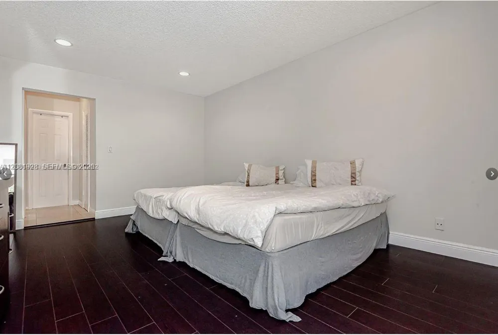 4000 Hills Dr #29 Hollywood, FL 33021
