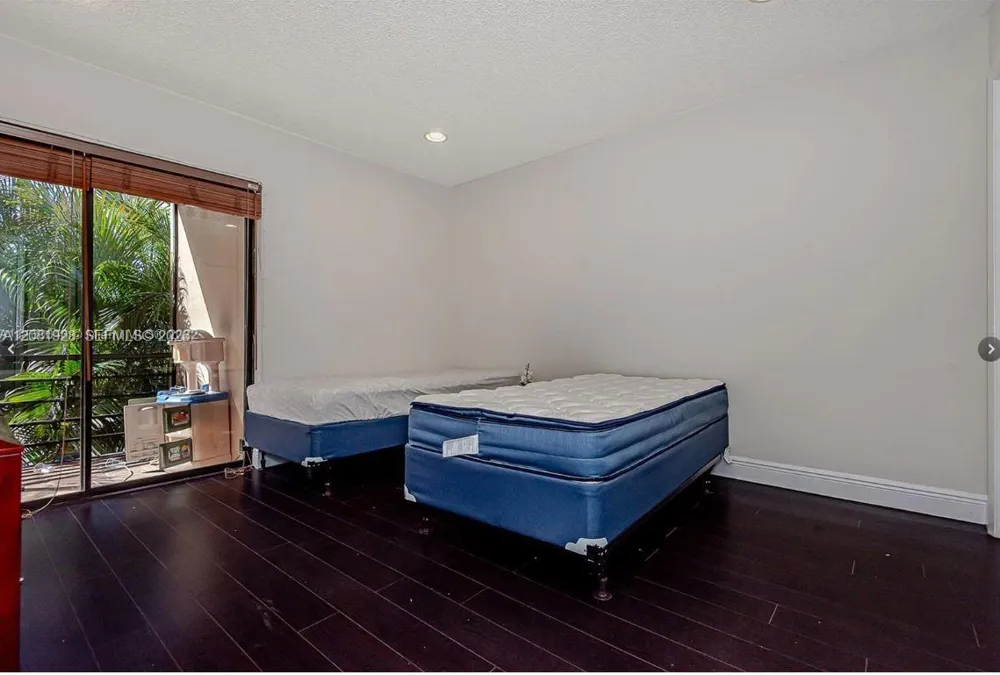 4000 Hills Dr #29 Hollywood, FL 33021