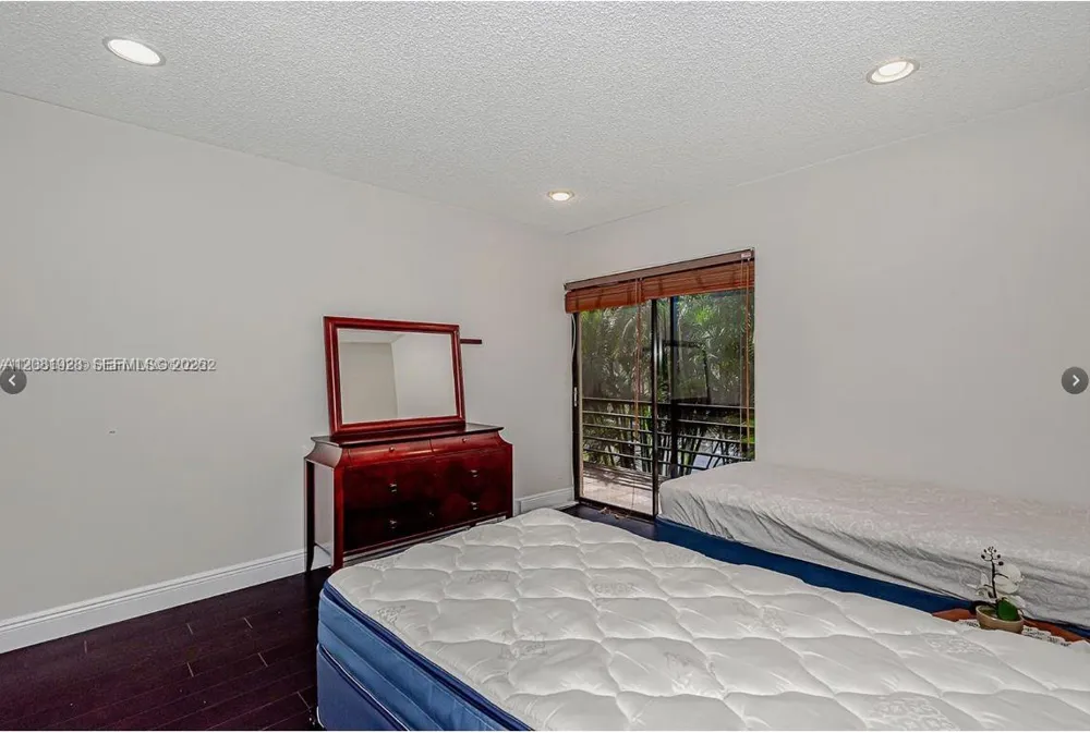 4000 Hills Dr #29 Hollywood, FL 33021
