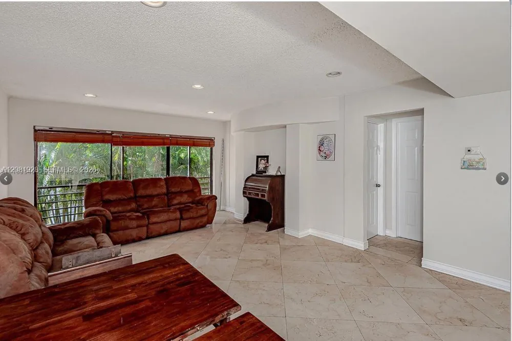 4000 Hills Dr #29 Hollywood, FL 33021