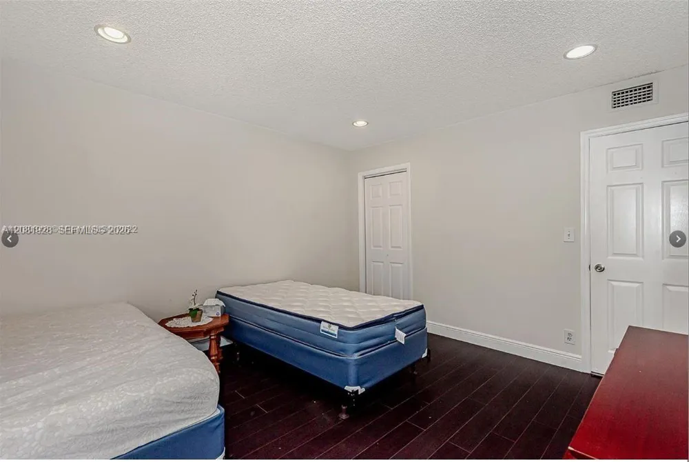 4000 Hills Dr #29 Hollywood, FL 33021