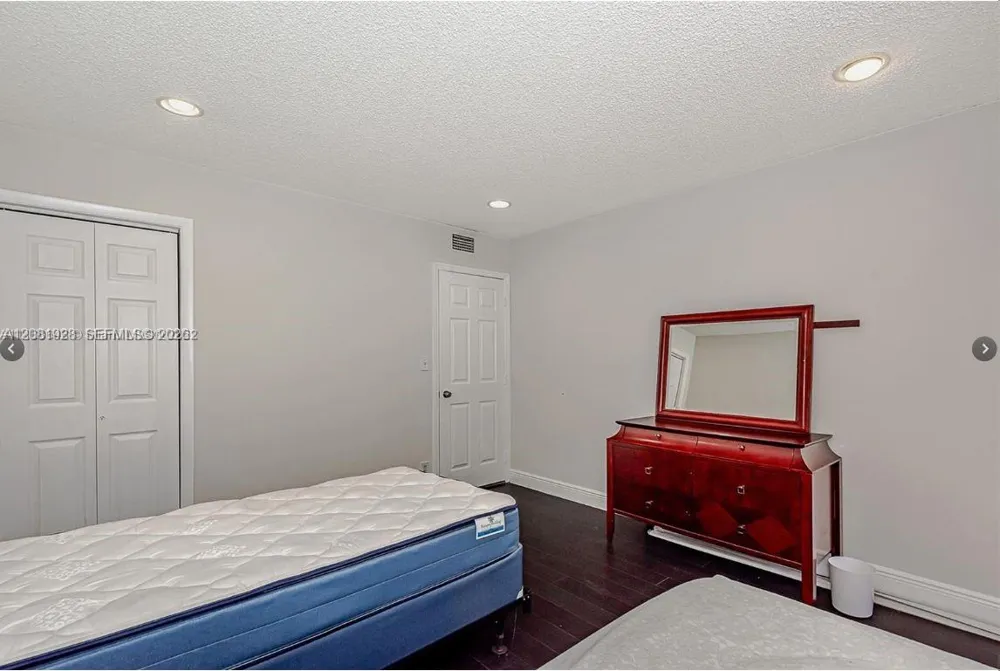 4000 Hills Dr #29 Hollywood, FL 33021