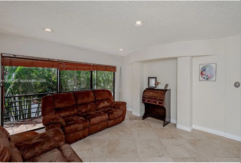 4000 Hills Dr #29 Hollywood, FL 33021