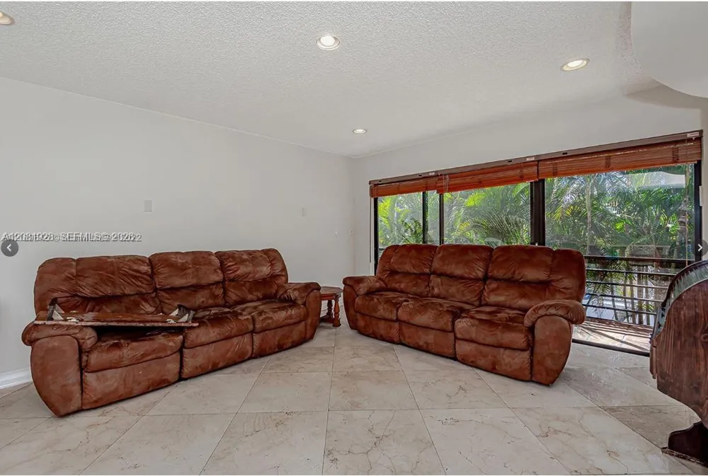 4000 Hills Dr #29 Hollywood, FL 33021