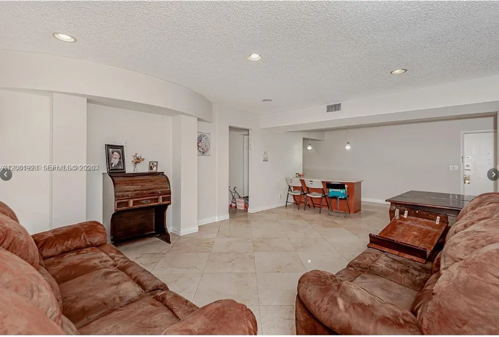 4000 Hills Dr #29 Hollywood, FL 33021
