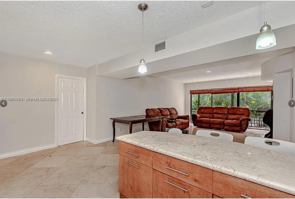 4000 Hills Dr #29 Hollywood, FL 33021