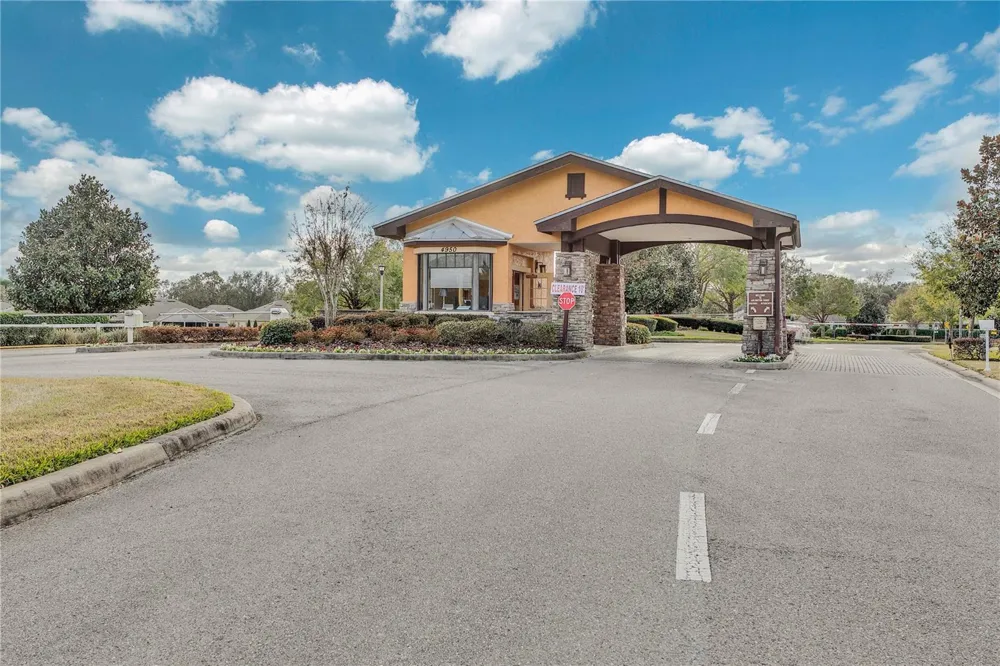 27131 ROANOKE DRIVE Leesburg, FL 34748