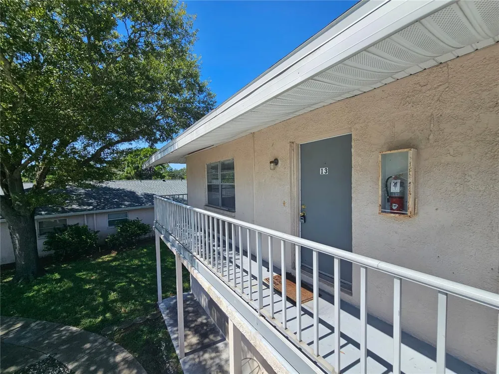209 NW JEFFERSON CIRCLE #13 St Petersburg, FL 33702