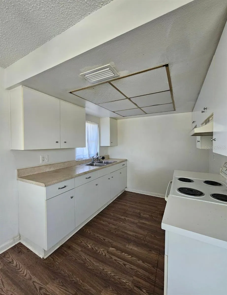 209 NW JEFFERSON CIRCLE #13 St Petersburg, FL 33702