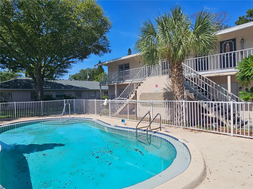 209 NW JEFFERSON CIRCLE #13 St Petersburg, FL 33702