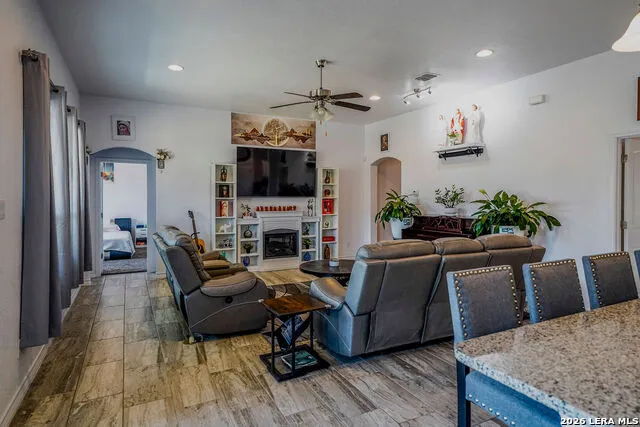104 Fairway Floresville, TX 78114