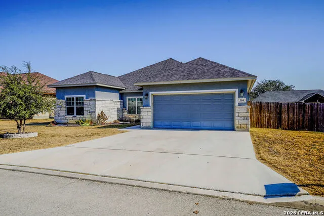104 Fairway Floresville, TX 78114