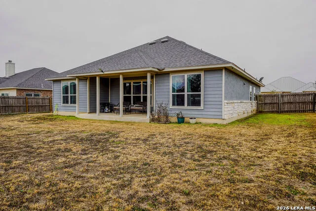 104 Fairway Floresville, TX 78114