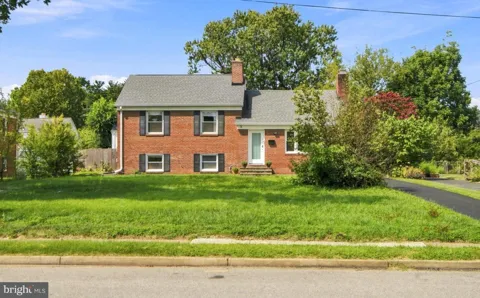 6106 CLEARBROOK DRIVE