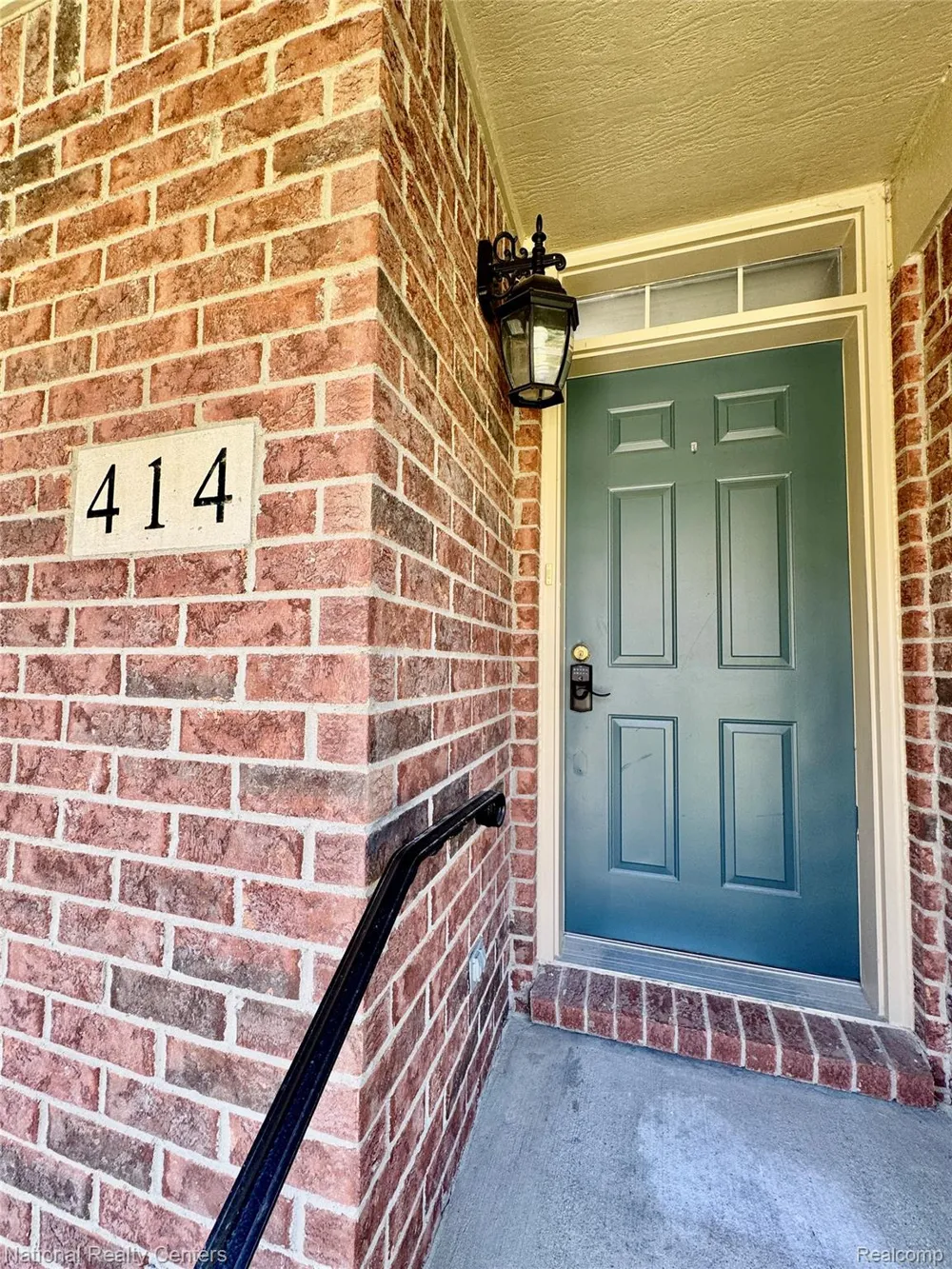 414 Old Pine Way #136 Walled Lake City, MI 48390