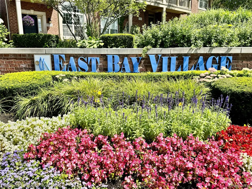 414 Old Pine Way #136 Walled Lake City, MI 48390
