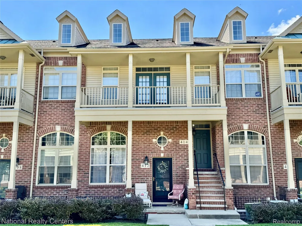 414 Old Pine Way #136 Walled Lake City, MI 48390