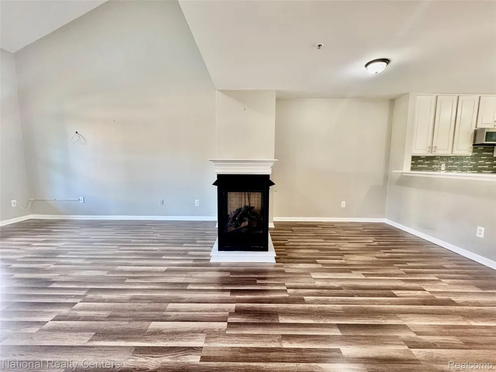 414 Old Pine Way #136 Walled Lake City, MI 48390