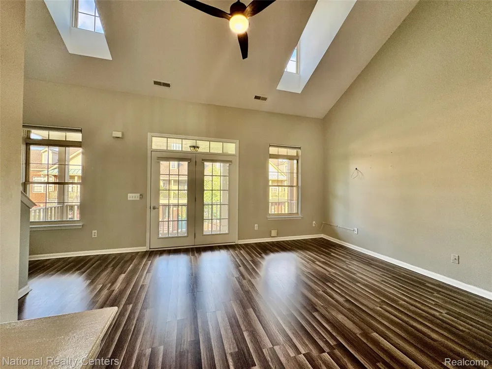 414 Old Pine Way #136 Walled Lake City, MI 48390