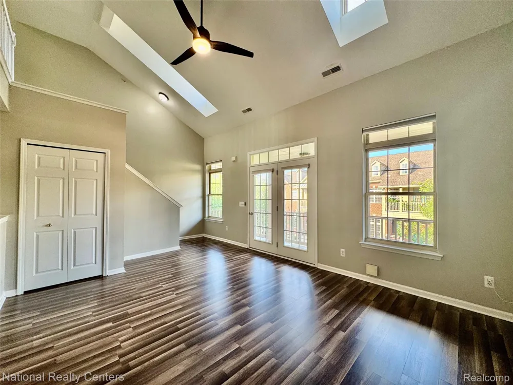 414 Old Pine Way #136 Walled Lake City, MI 48390