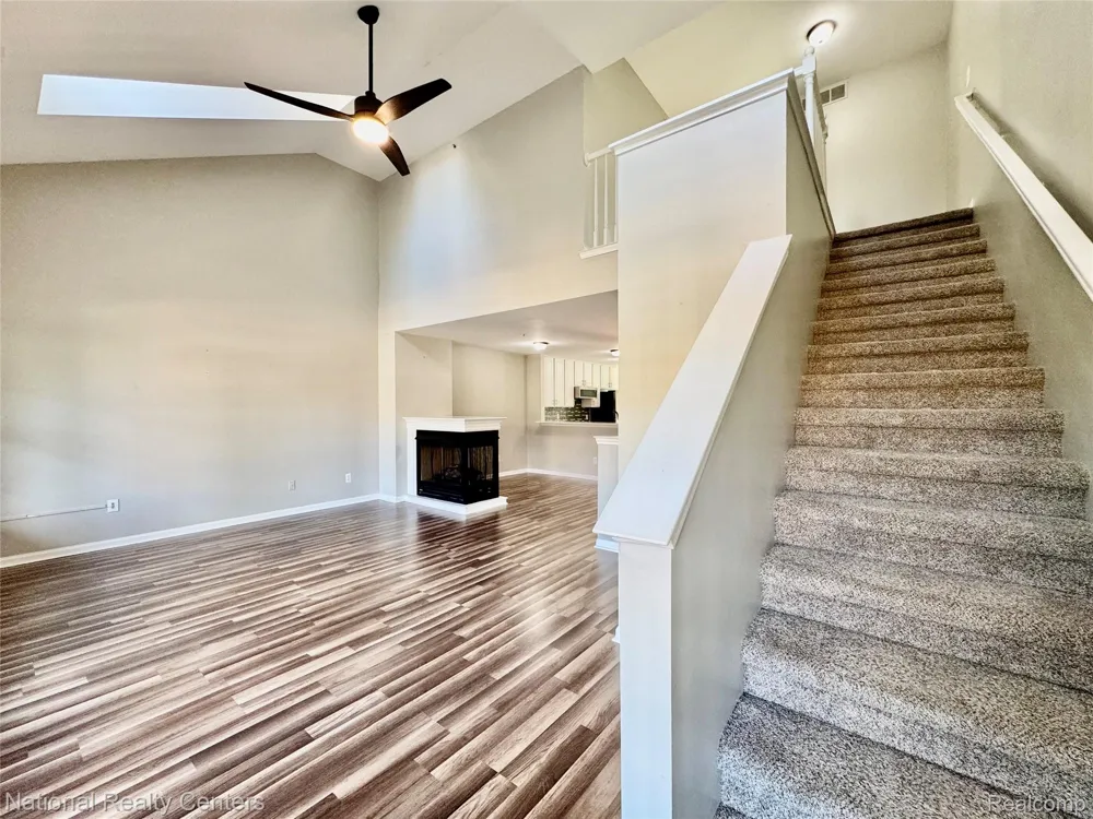 414 Old Pine Way #136 Walled Lake City, MI 48390