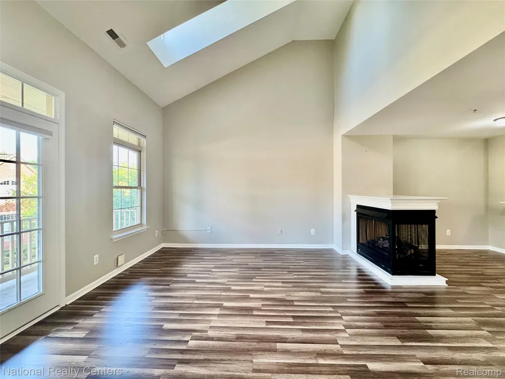 414 Old Pine Way #136 Walled Lake City, MI 48390
