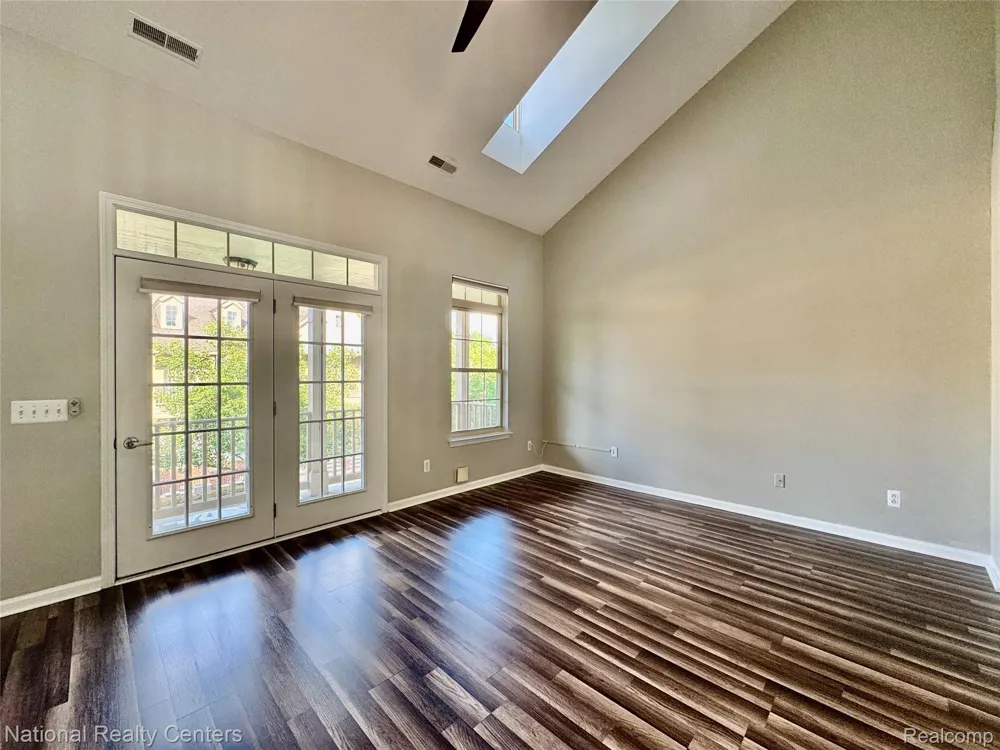 414 Old Pine Way #136 Walled Lake City, MI 48390