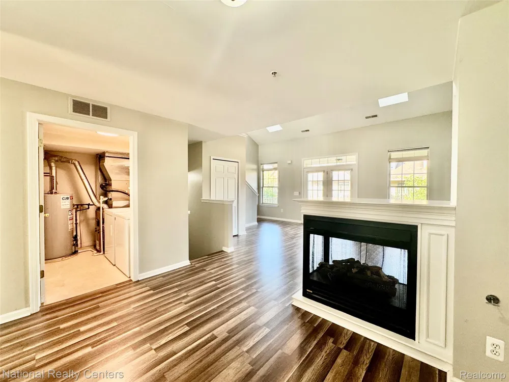 414 Old Pine Way #136 Walled Lake City, MI 48390