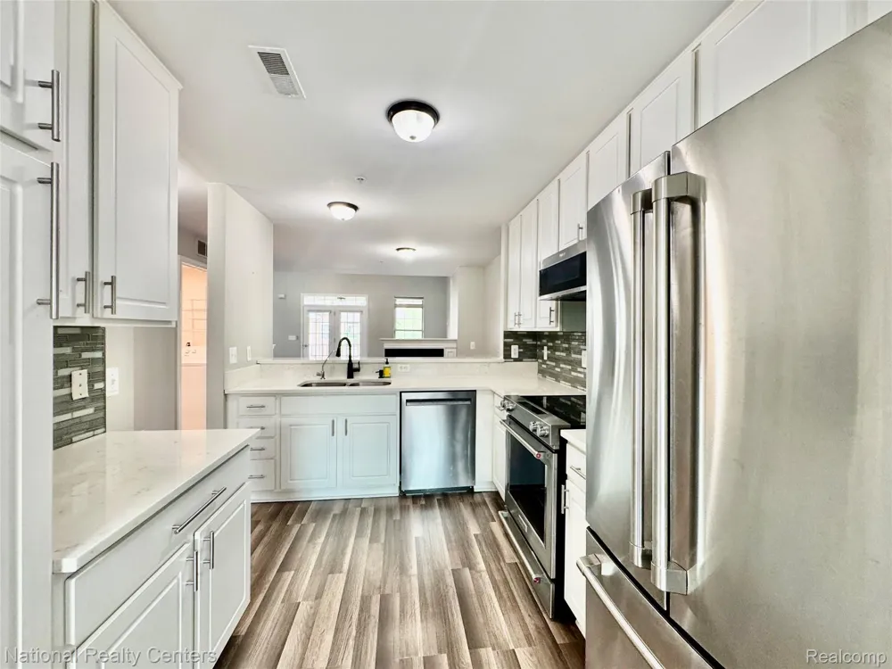414 Old Pine Way #136 Walled Lake City, MI 48390