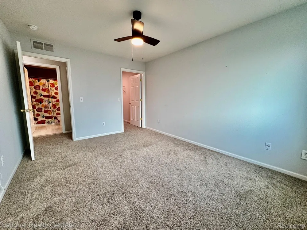 414 Old Pine Way #136 Walled Lake City, MI 48390
