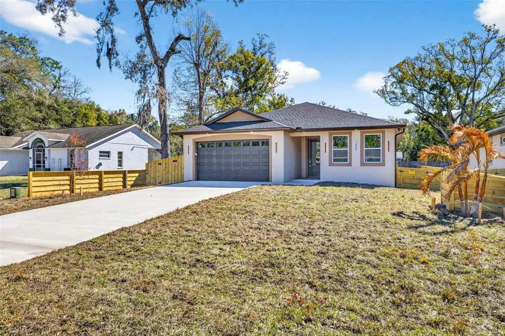 288 ROOSEVELT AVENUE Masaryktown, FL 34604