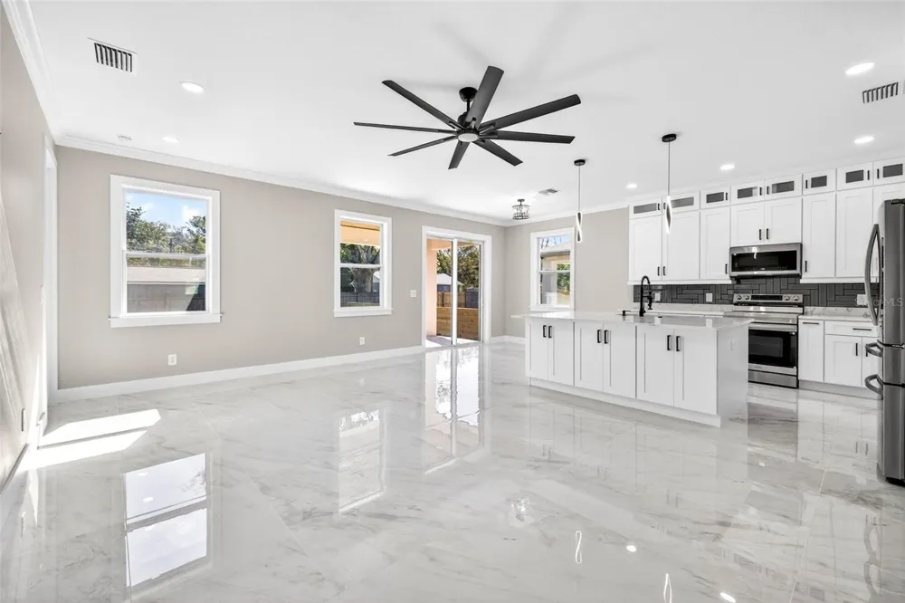 288 ROOSEVELT AVENUE Masaryktown, FL 34604