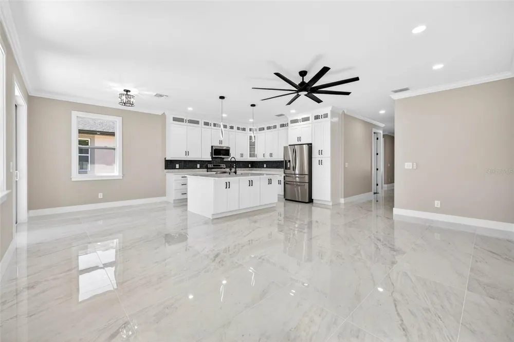 288 ROOSEVELT AVENUE Masaryktown, FL 34604