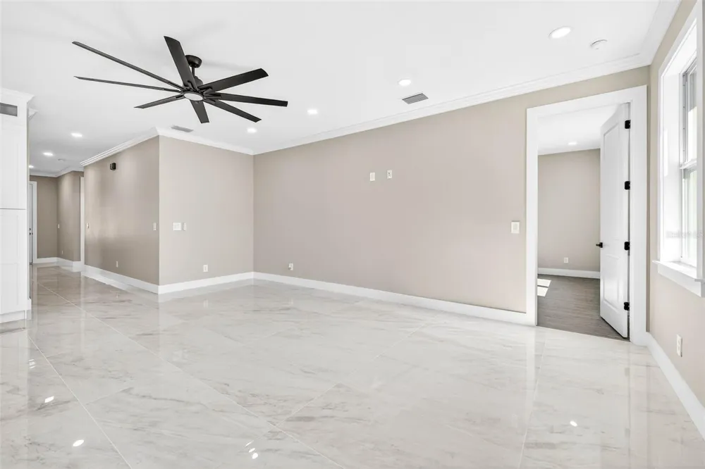 288 ROOSEVELT AVENUE Masaryktown, FL 34604