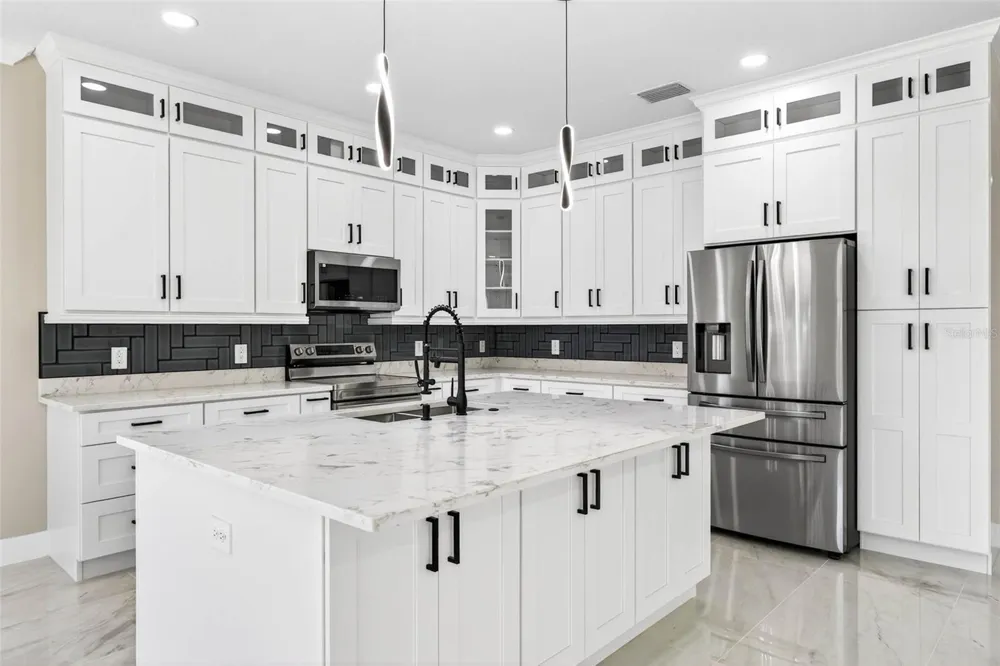 288 ROOSEVELT AVENUE Masaryktown, FL 34604