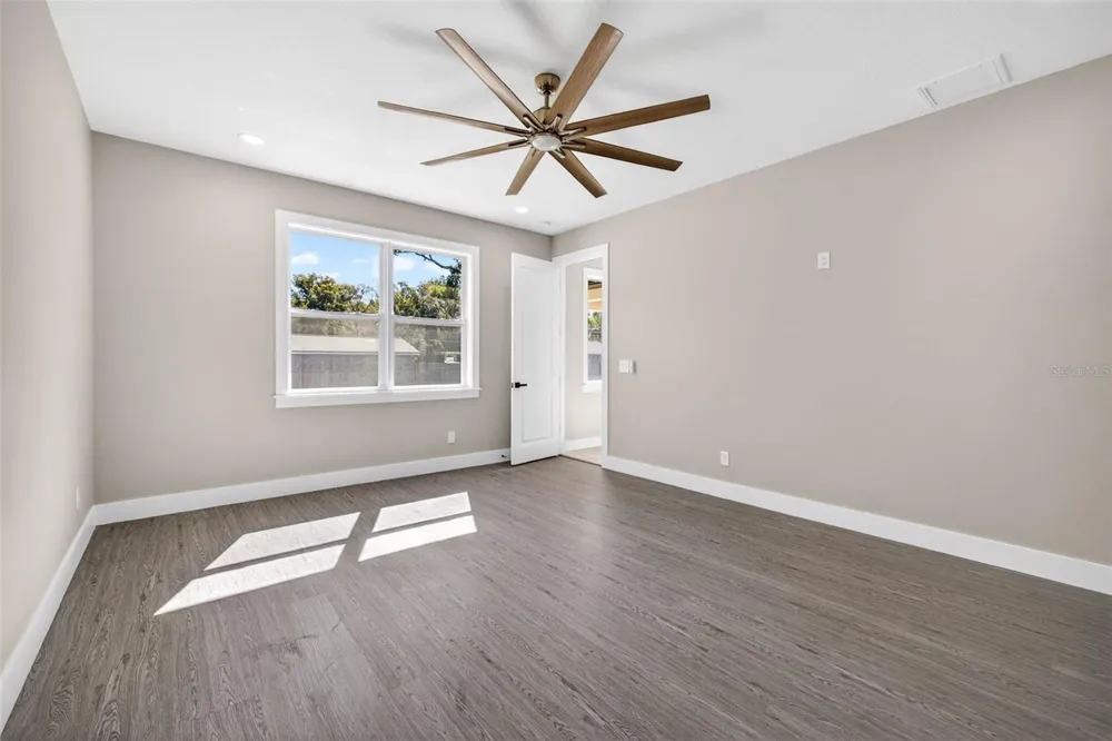 288 ROOSEVELT AVENUE Masaryktown, FL 34604