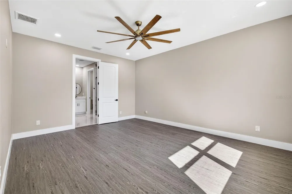 288 ROOSEVELT AVENUE Masaryktown, FL 34604